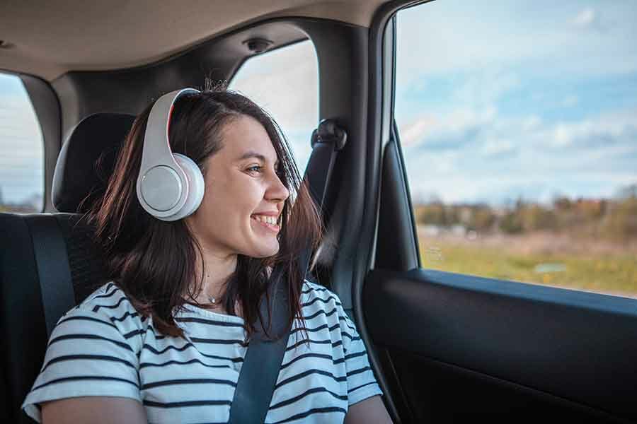 Muzyka w Podróży – Idealny Towarzysz Twojej Podróży z Vipmar Tour